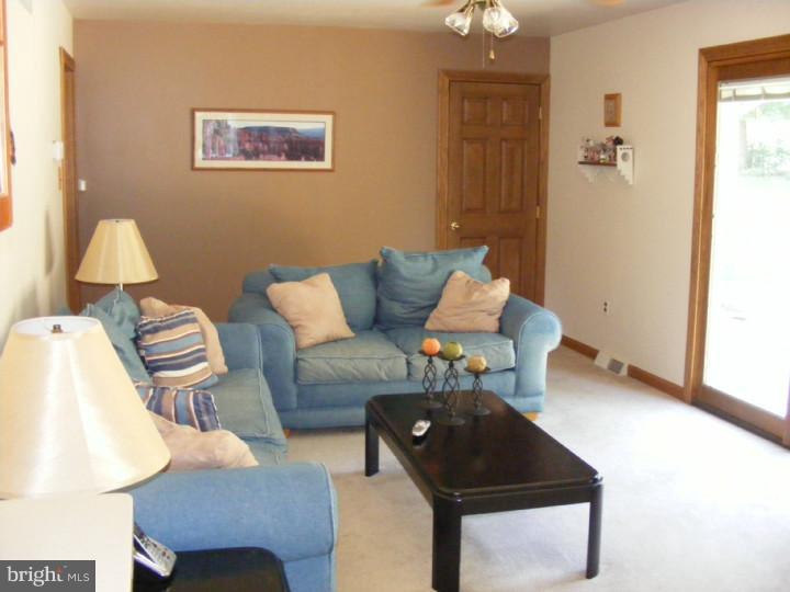 302 Red Fox Lane Lincoln University, PA 19352 - Photo 9 of 14 Family Room