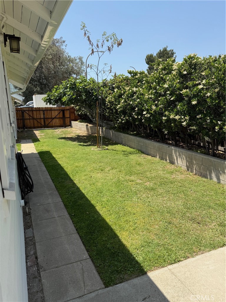 297 Garfield Avenue Pasadena, CA 91101 - Photo 22 of 28 a view of a backyard