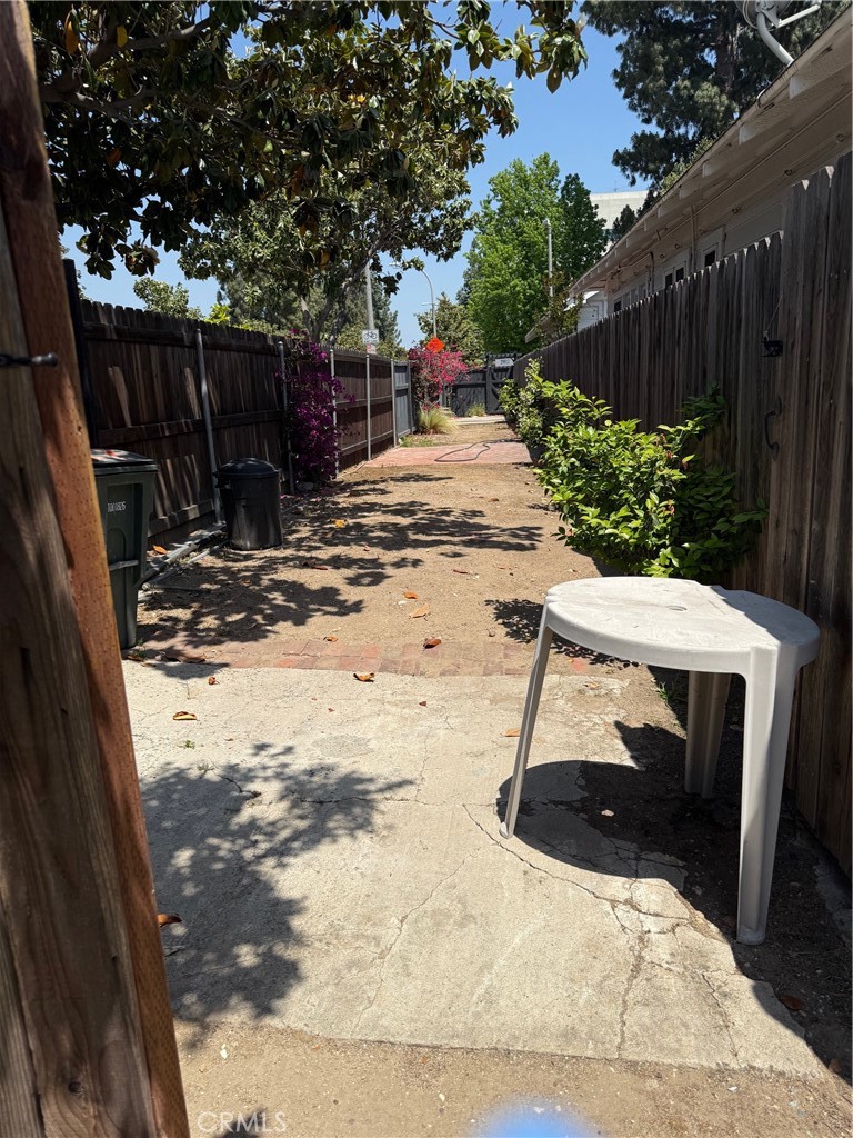 297 Garfield Avenue Pasadena, CA 91101 - Photo 23 of 28 a view of a backyard of the house