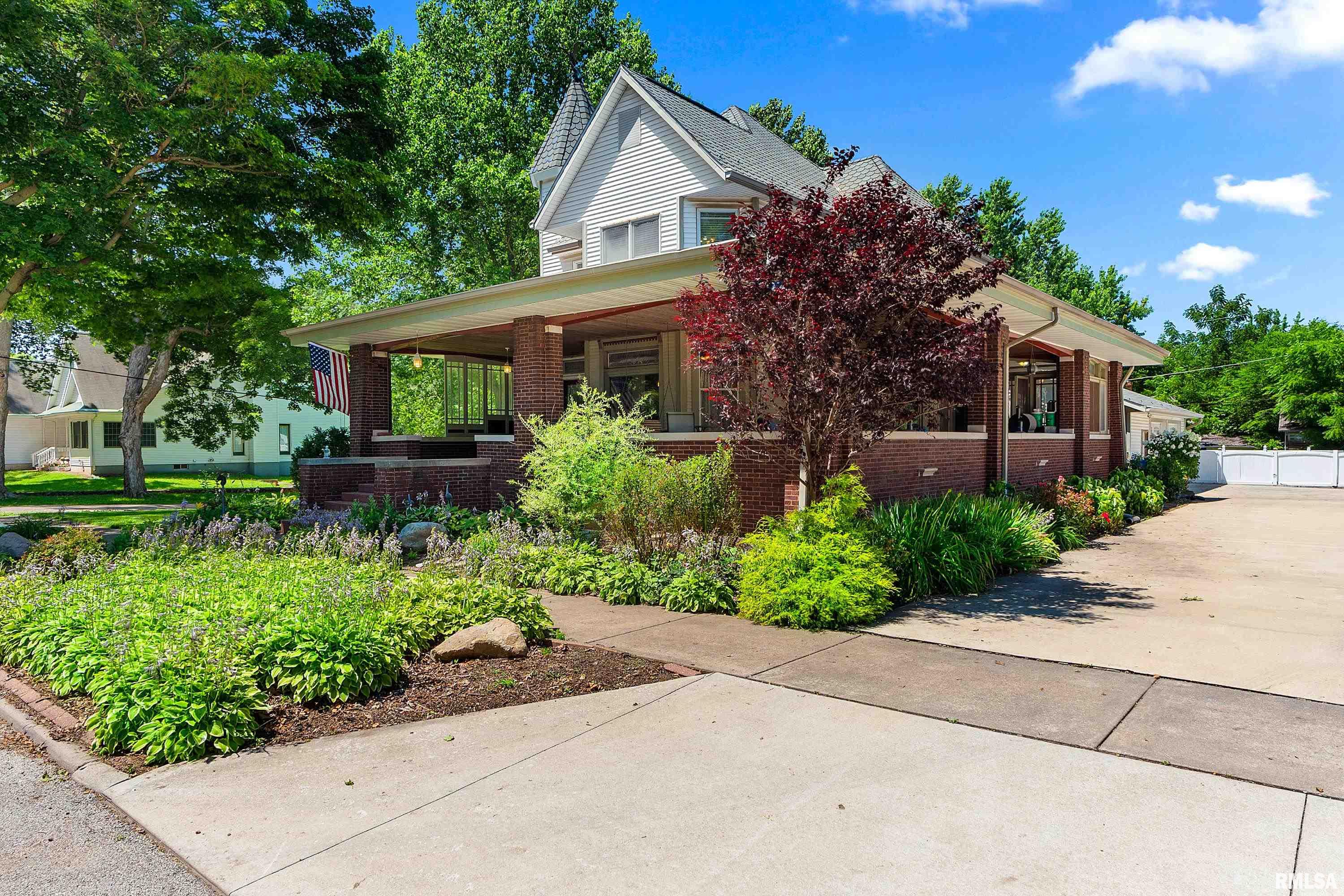 211 West 3rd Street Delavan, IL 61734 - Photo 2 of 61