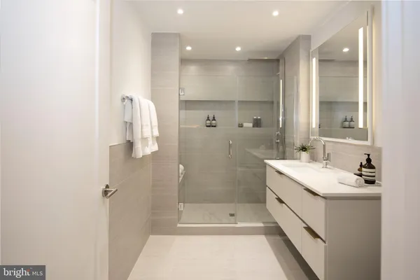 $2,773 | 900 North 9th, Unit B, Philadelphia, PA 19123