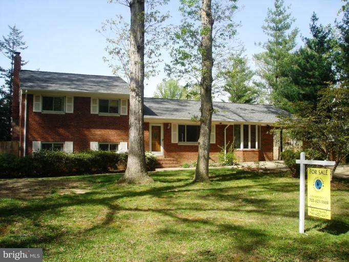 7104 Larrlyn Drive Springfield, VA 22151 - Photo 1 of 10 Exterior (Main)