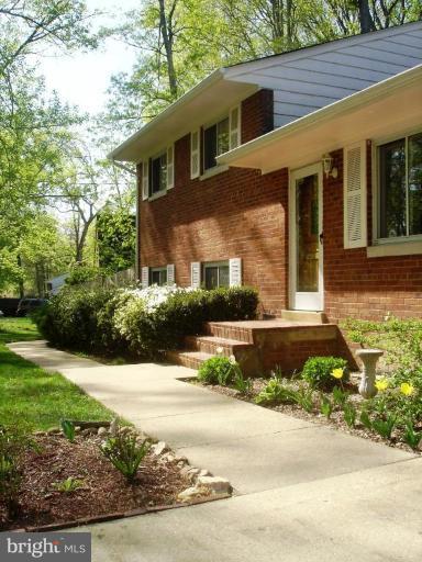 7104 Larrlyn Drive Springfield, VA 22151 - Photo 2 of 10 Exterior #2