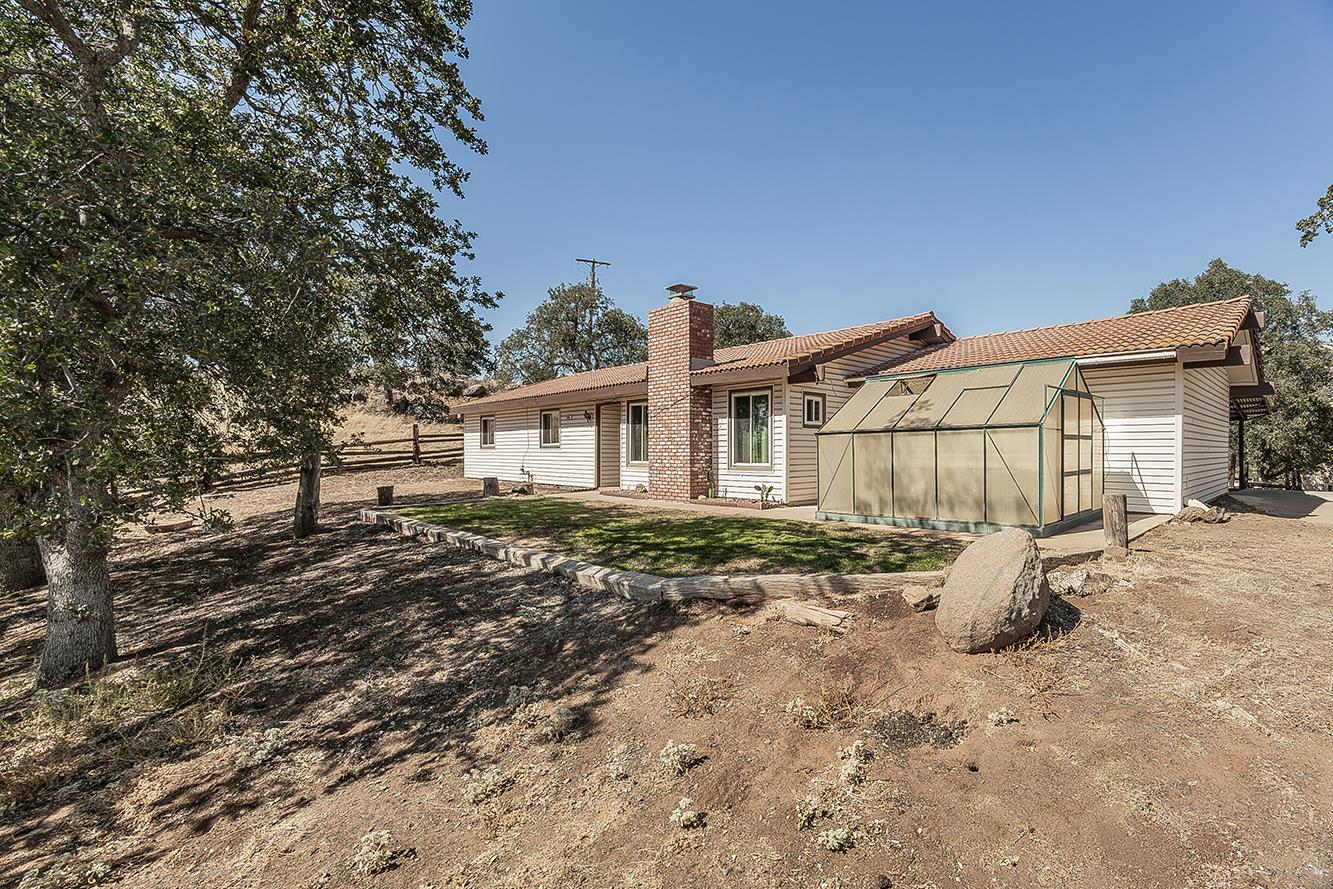 22085 Watts Valley Road Sanger, CA 93657 - Photo 2 of 98