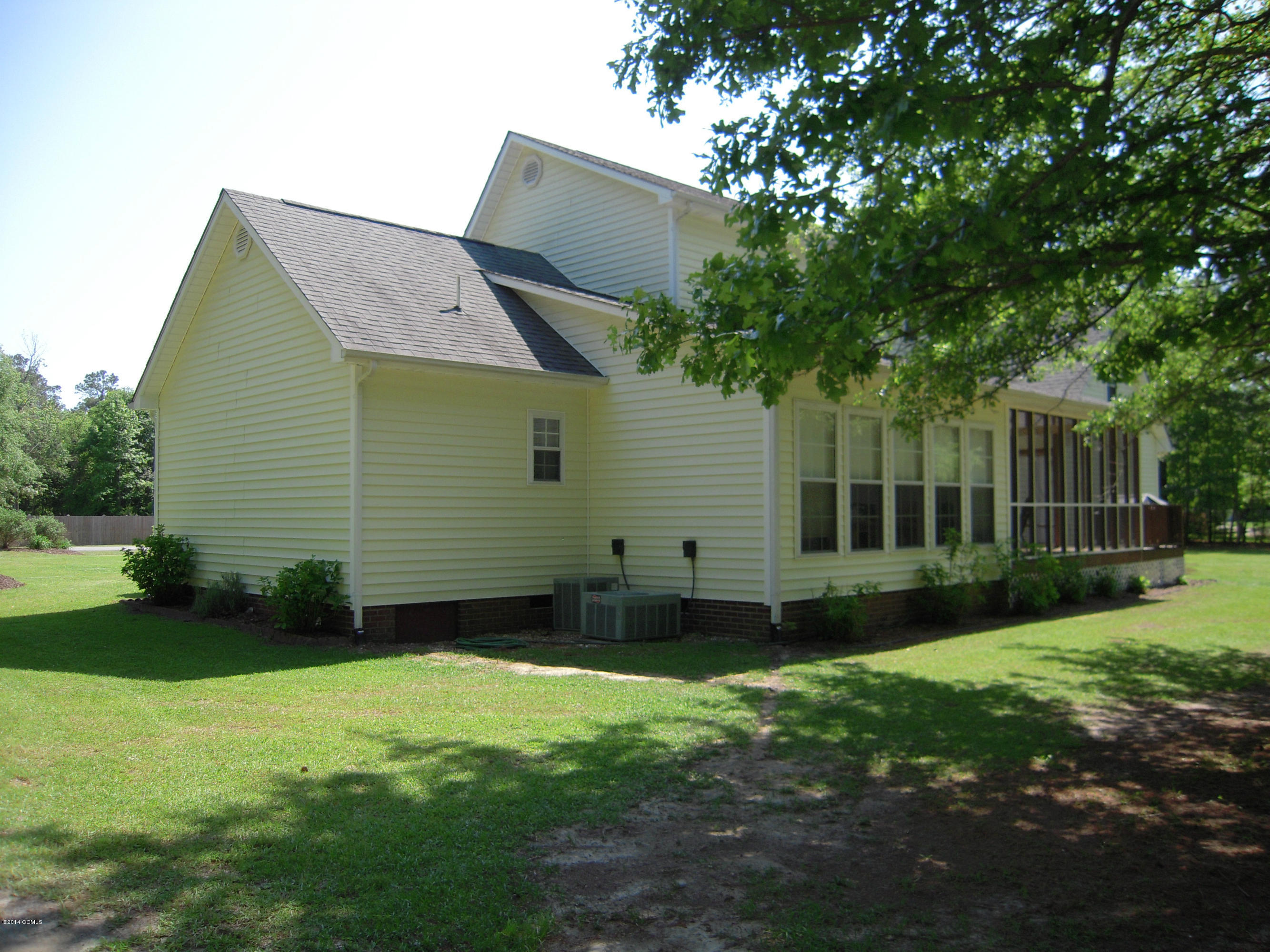420 Riverside Lane Stella, NC 28582 - Photo 4 of 31 Back of home