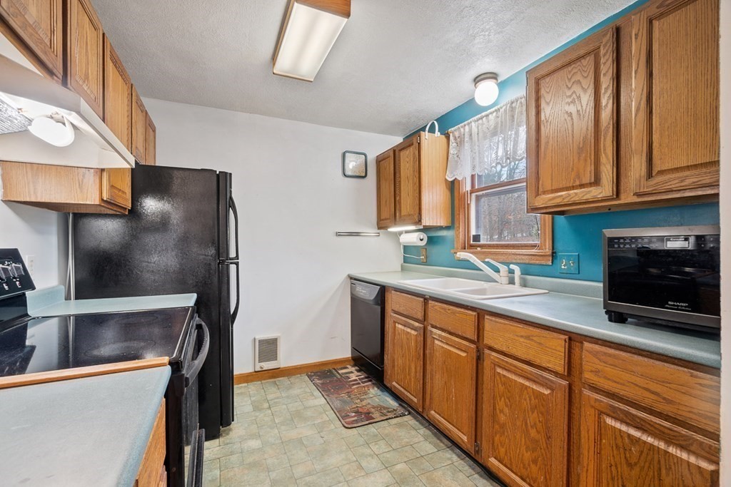 17 Drake Road, Unit 17 Fitchburg, MA 01420 - Photo 6 of 29