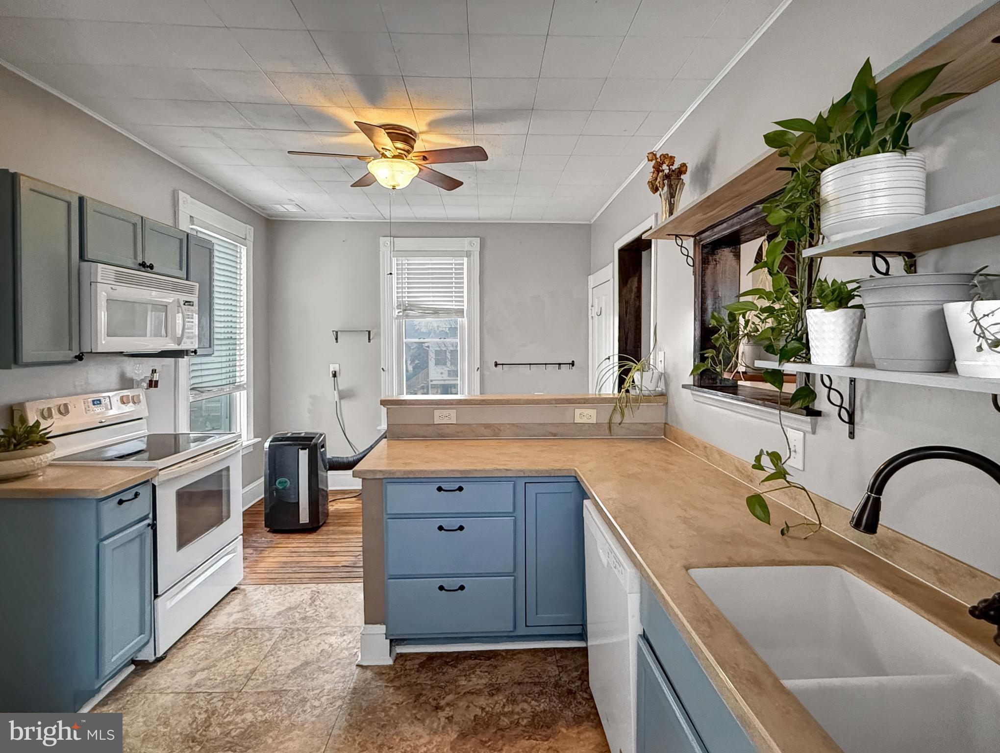 500 South Mildred Street Ranson, WV 25438 - Photo 11 of 31 Large double sink