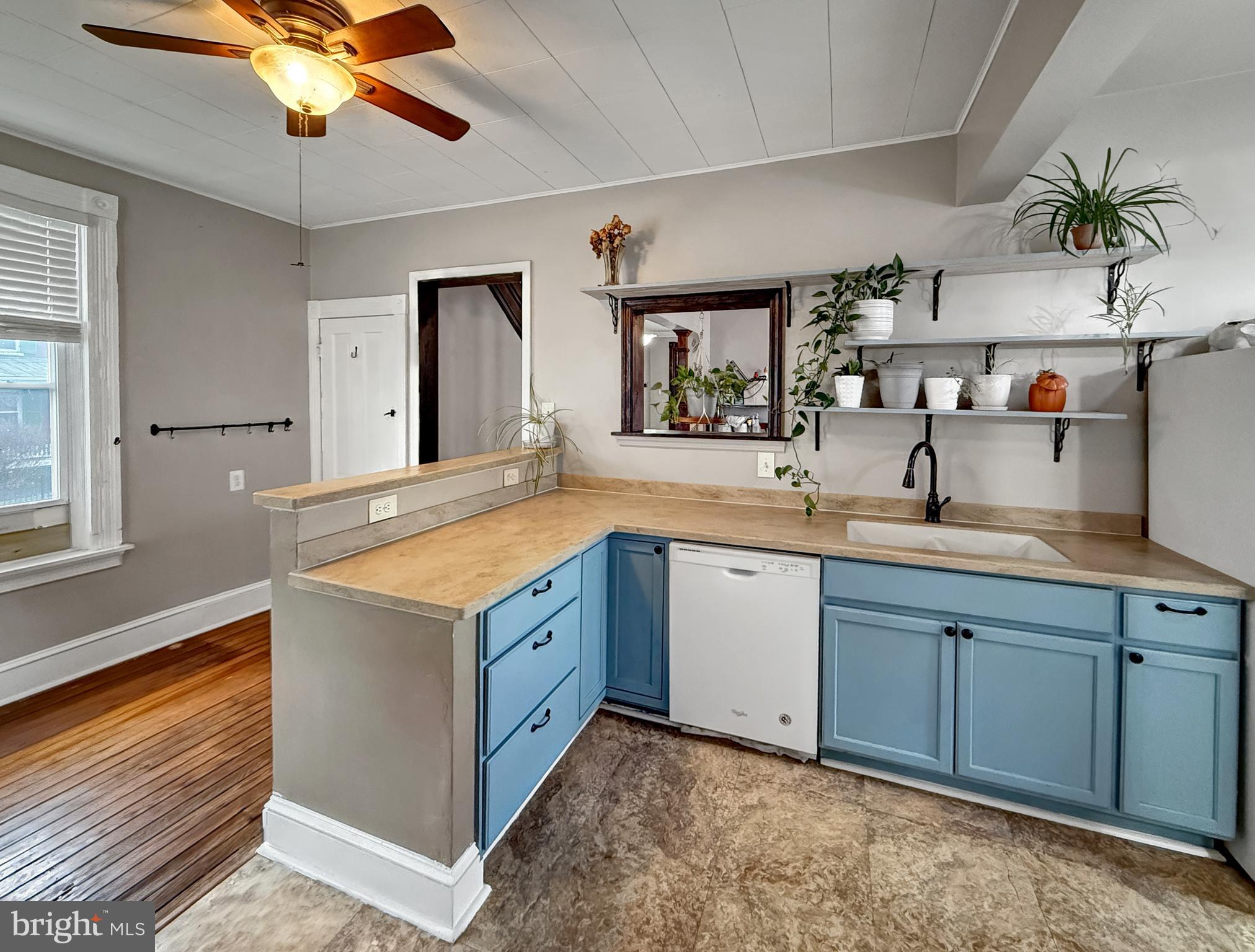 500 South Mildred Street Ranson, WV 25438 - Photo 10 of 31 Corian counter tops
