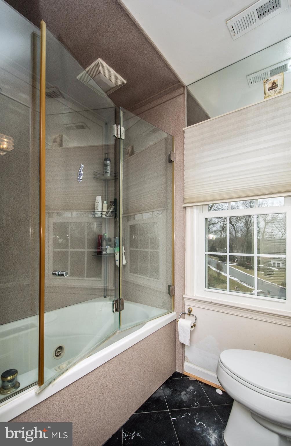 9501 Emory Grove Road Gaithersburg, MD 20877 - Photo 14 of 26 Bathrooms