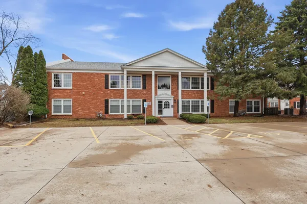 $218,000 | 3215 East Locust Street, Unit A13, Davenport, IA 52803