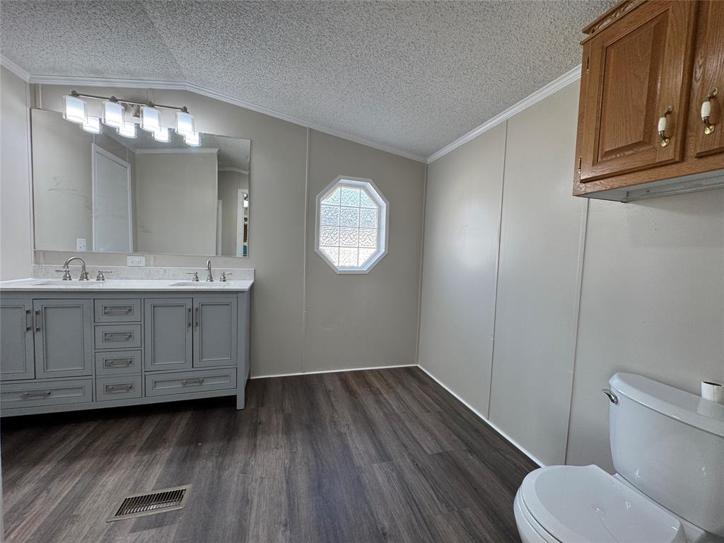 1204 Traders Road Greenville, TX 75402 - Photo 8 of 12