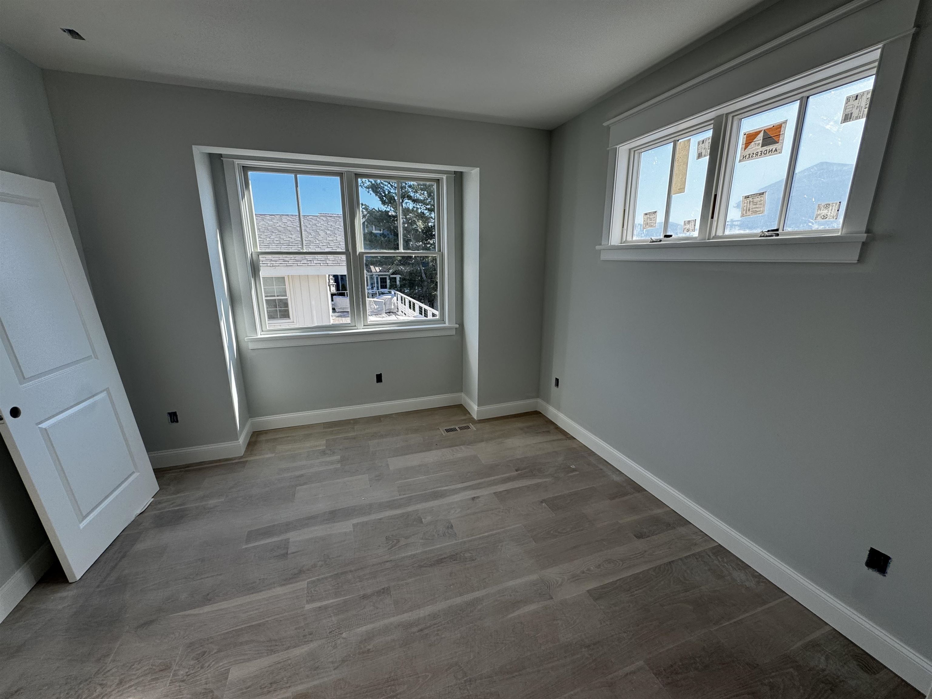 34 West 13th Street Avalon, NJ 08202 - Photo 20 of 28 an empty room with window