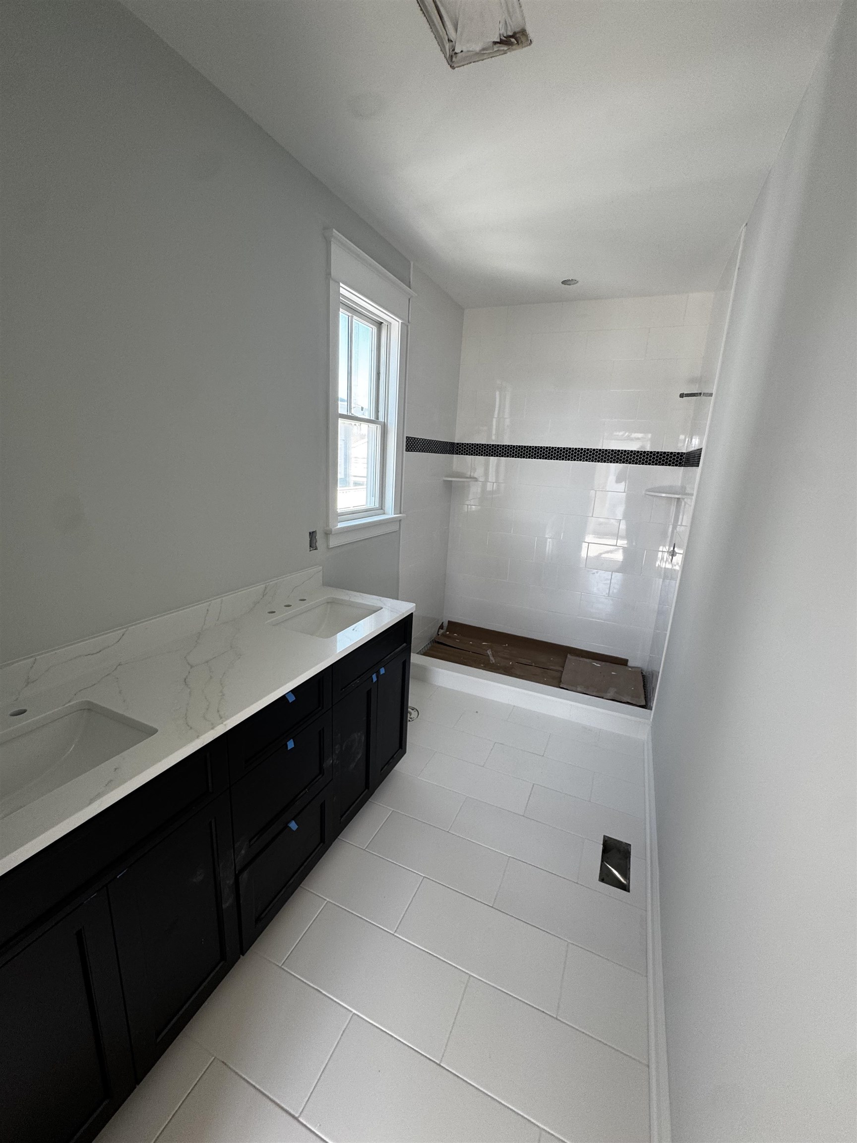 34 West 13th Street Avalon, NJ 08202 - Photo 24 of 28 a spacious bathroom with a bathtub sink and mirror