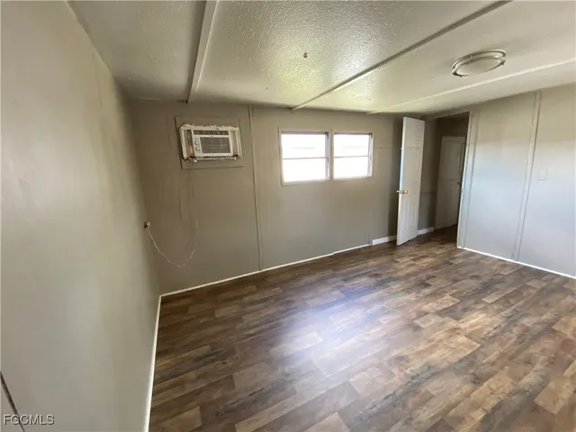 $995 | 4900 Tice Street, Fort Myers, FL 33905