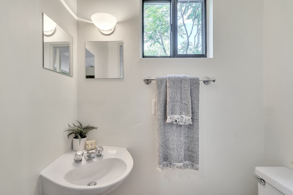 20 Clinton Street, Unit 7 Cambridge, MA 02139 - Photo 8 of 24