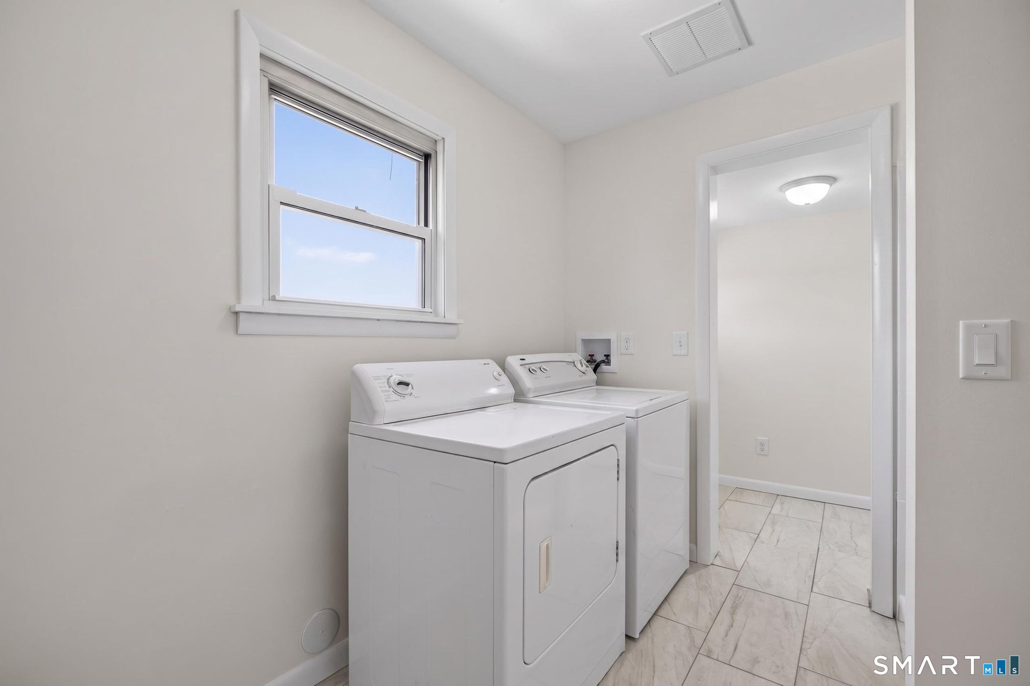 272 Elm Street, Unit UPSTAIRS Groton, CT 06340 - Photo 9 of 38