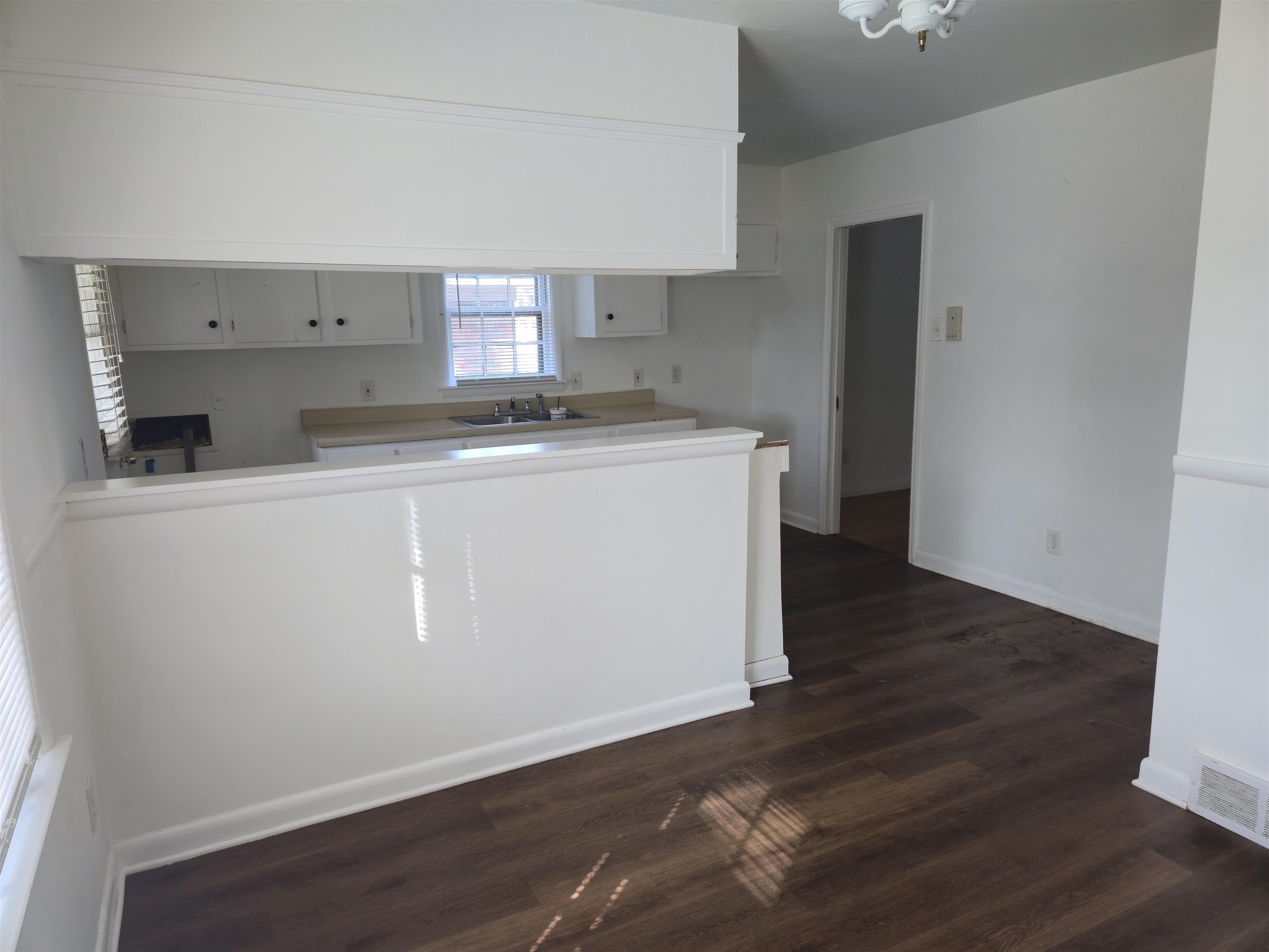 1517 Delmont Road Memphis, TN 38117 - Photo 5 of 9 Kitchen featuring a peninsula, dark wood finished floors, and light countertops