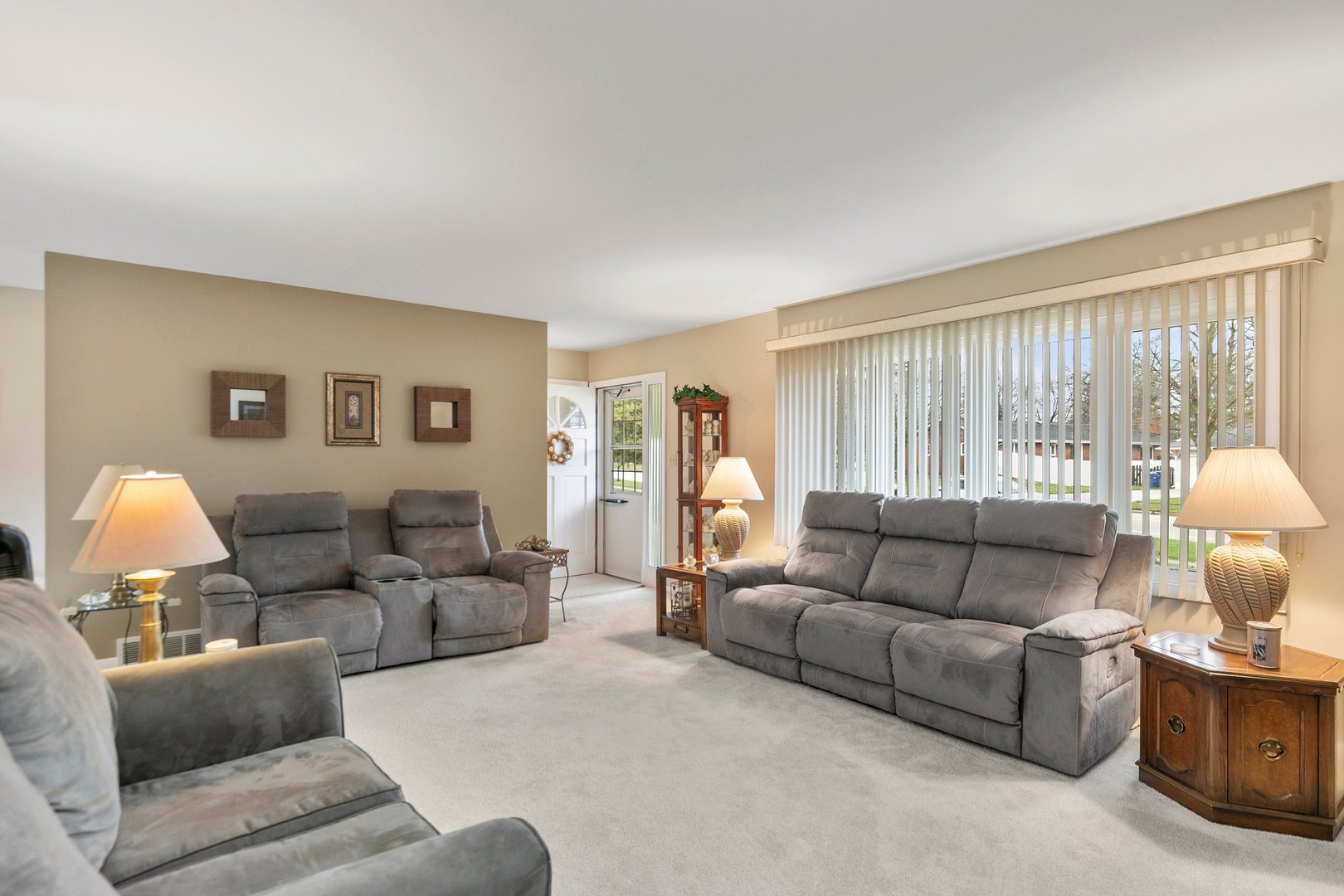 120 Ridge Drive DeKalb, IL 60115 - Photo 2 of 30 Gallery Image 2
