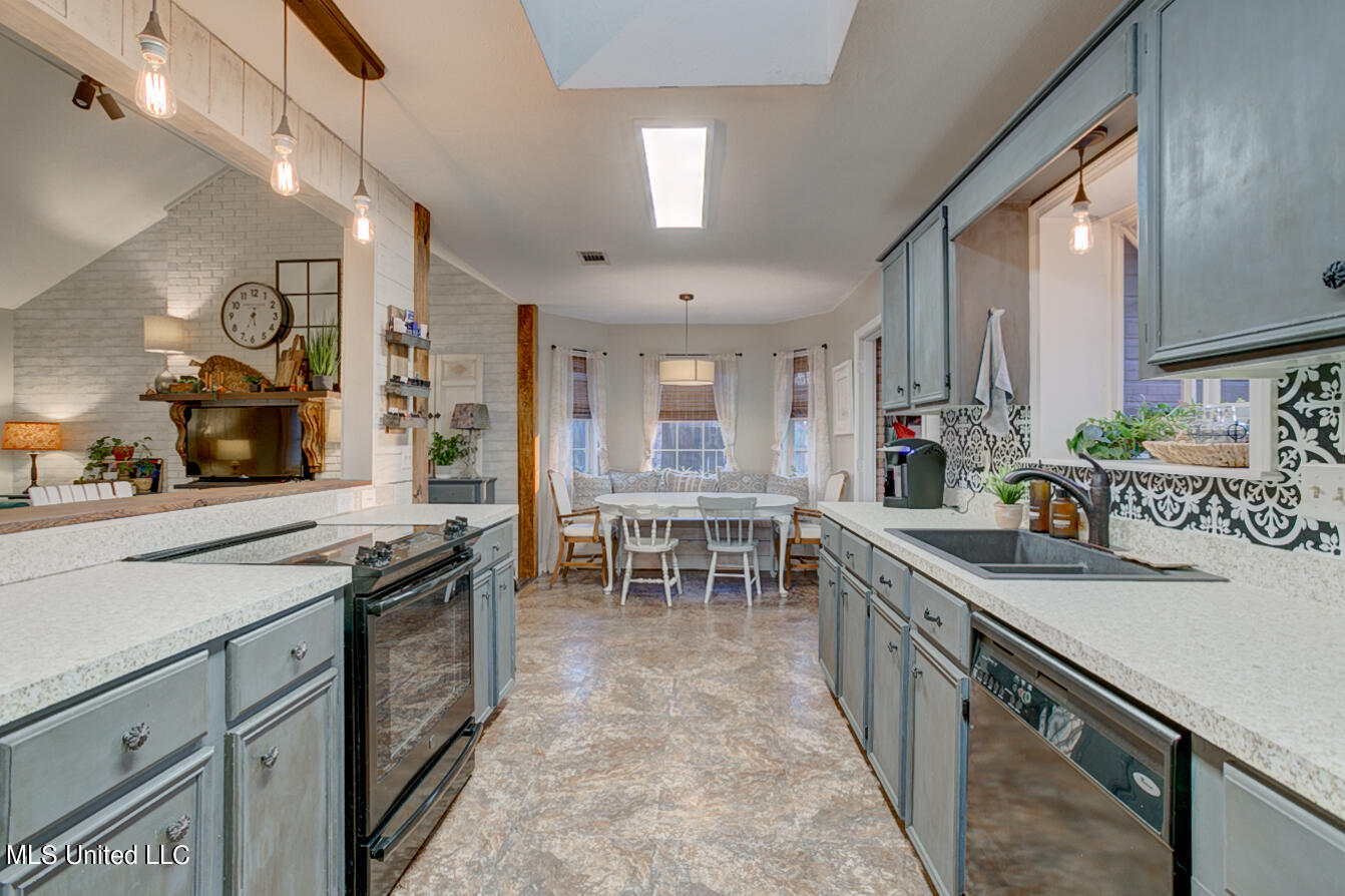 230 Williams Circle Flowood, MS 39232 - Photo 12 of 28 230 Williams Cir int final-11