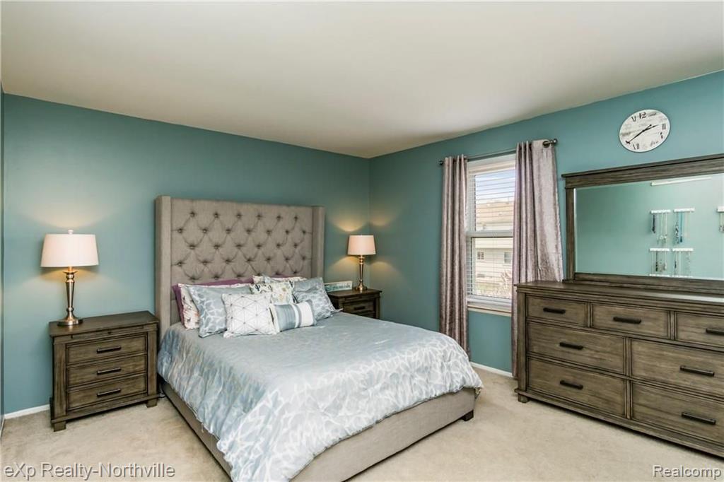 28122 Yorktown Road Farmington Hills, MI 48331 - Photo 9 of 15