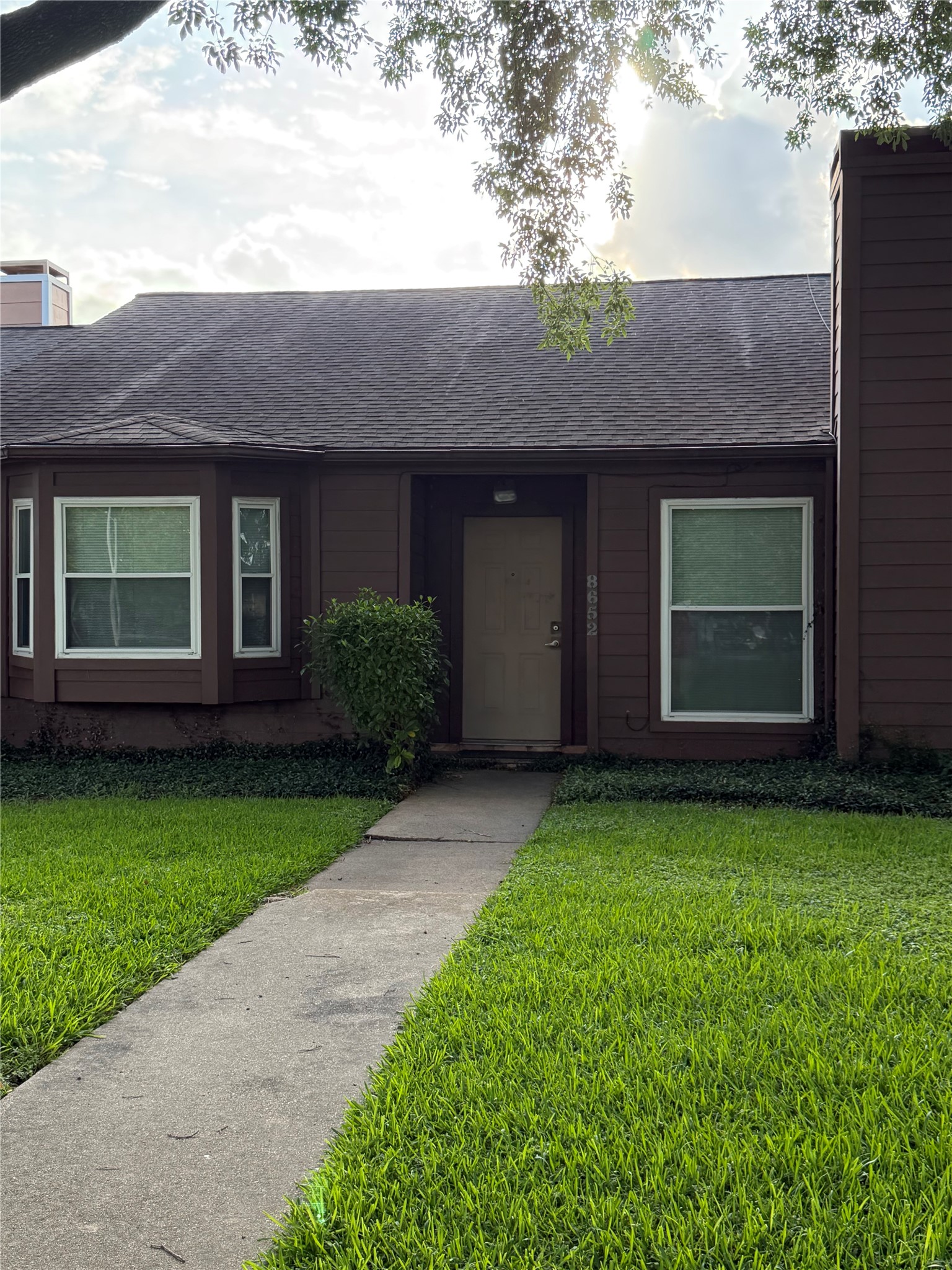 8652 Maplecrest Drive Houston, TX 77099 - Photo 2 of 8