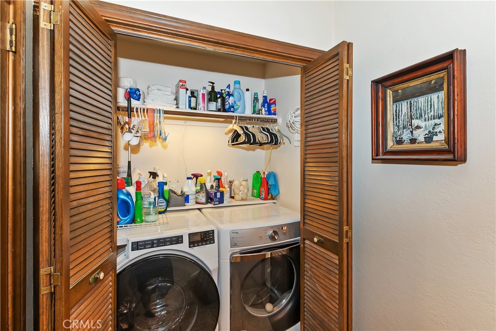 1100 Arbula Drive Crestline, CA 92325 - Photo 21 of 50 a utility room with dryer and washer