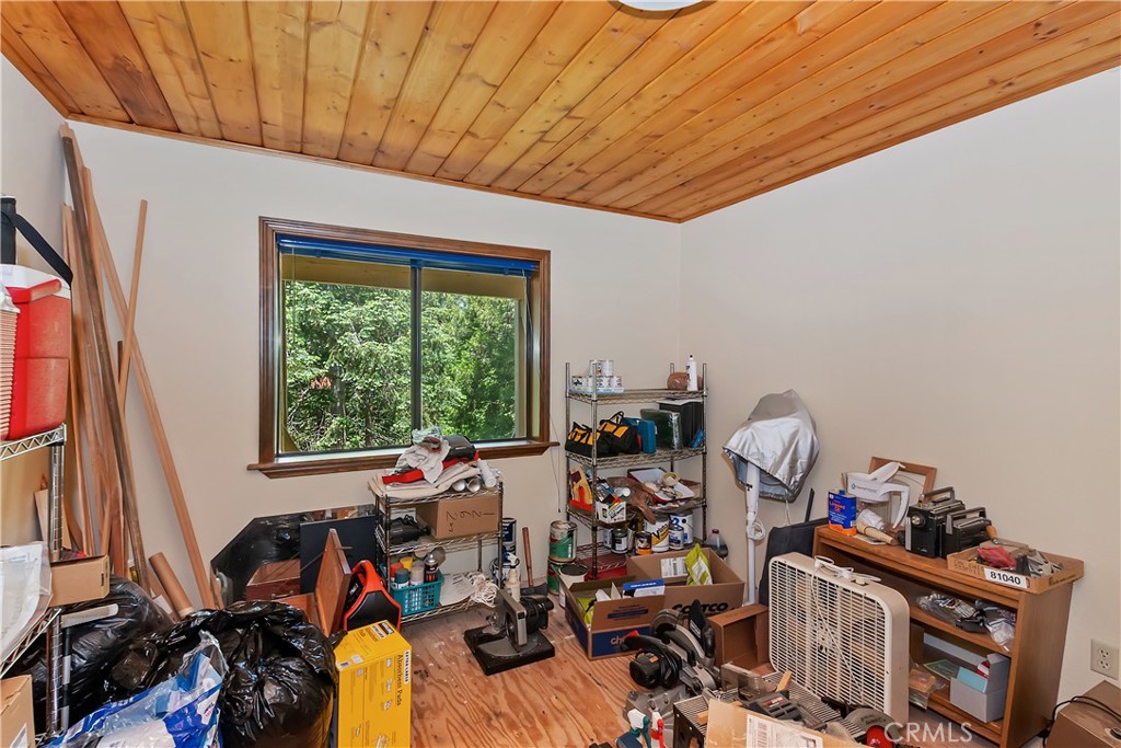 1100 Arbula Drive Crestline, CA 92325 - Photo 31 of 50 a view of a room with gym equipment