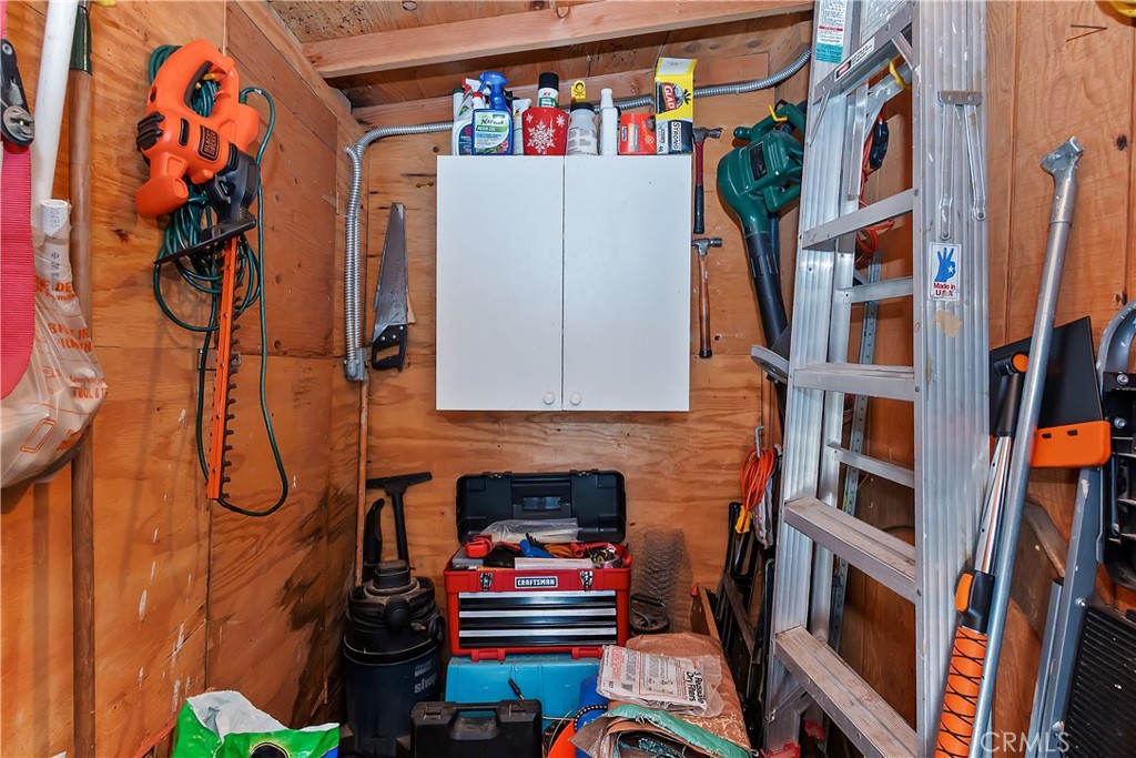 1100 Arbula Drive Crestline, CA 92325 - Photo 36 of 50 a utility room with multiple dryer and washer