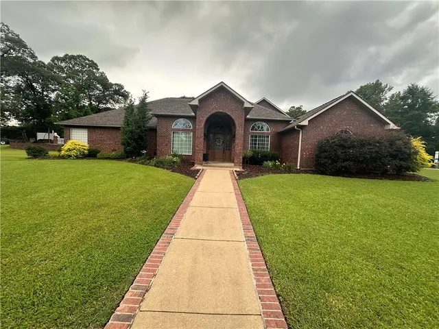$879,000 | 8058 Champions Way, Pineville, LA 71360