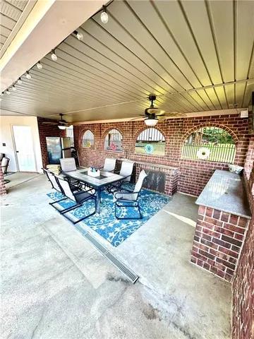 $879,000 | 8058 Champions Way, Pineville, LA 71360