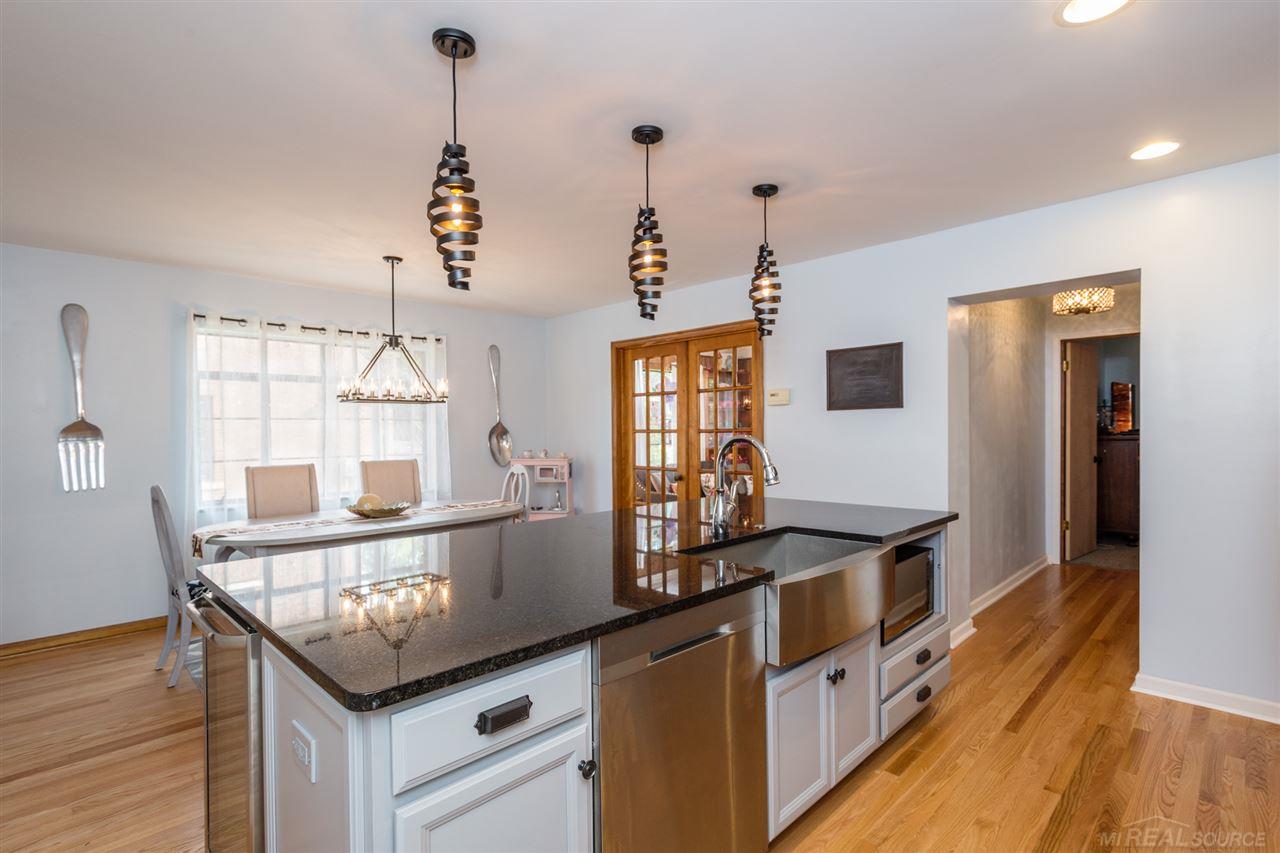 1204 Bedford Road Grosse Pointe, MI 48230 - Photo 8 of 29 50023337-7.JPG
