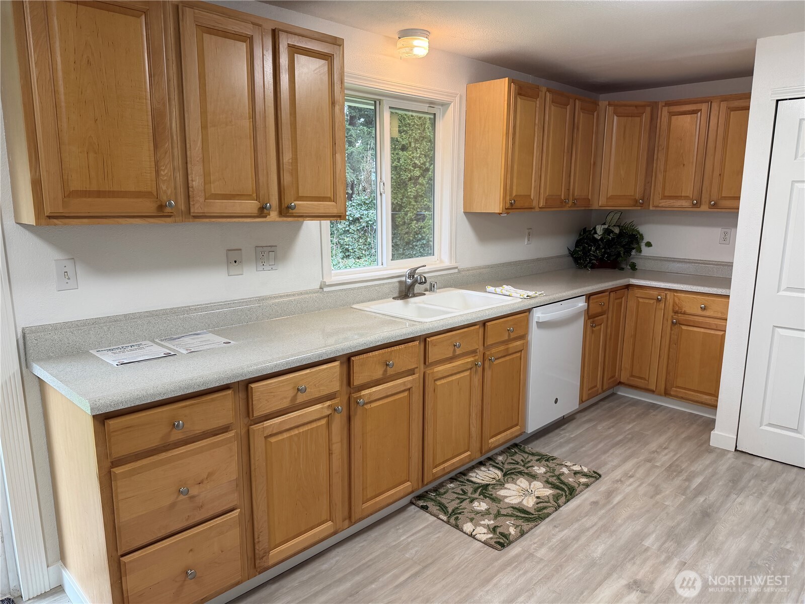 23341 Southeast 266th Street Maple Valley, WA 98038 - Photo 7 of 33