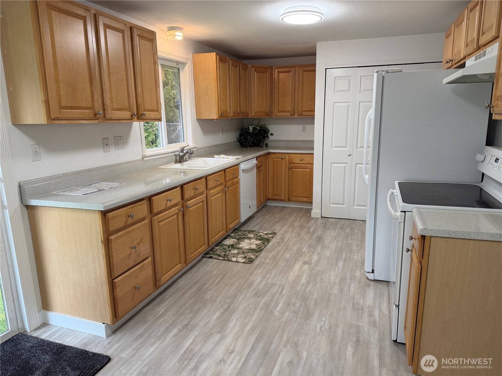 23341 Southeast 266th Street Maple Valley, WA 98038 - Photo 10 of 33