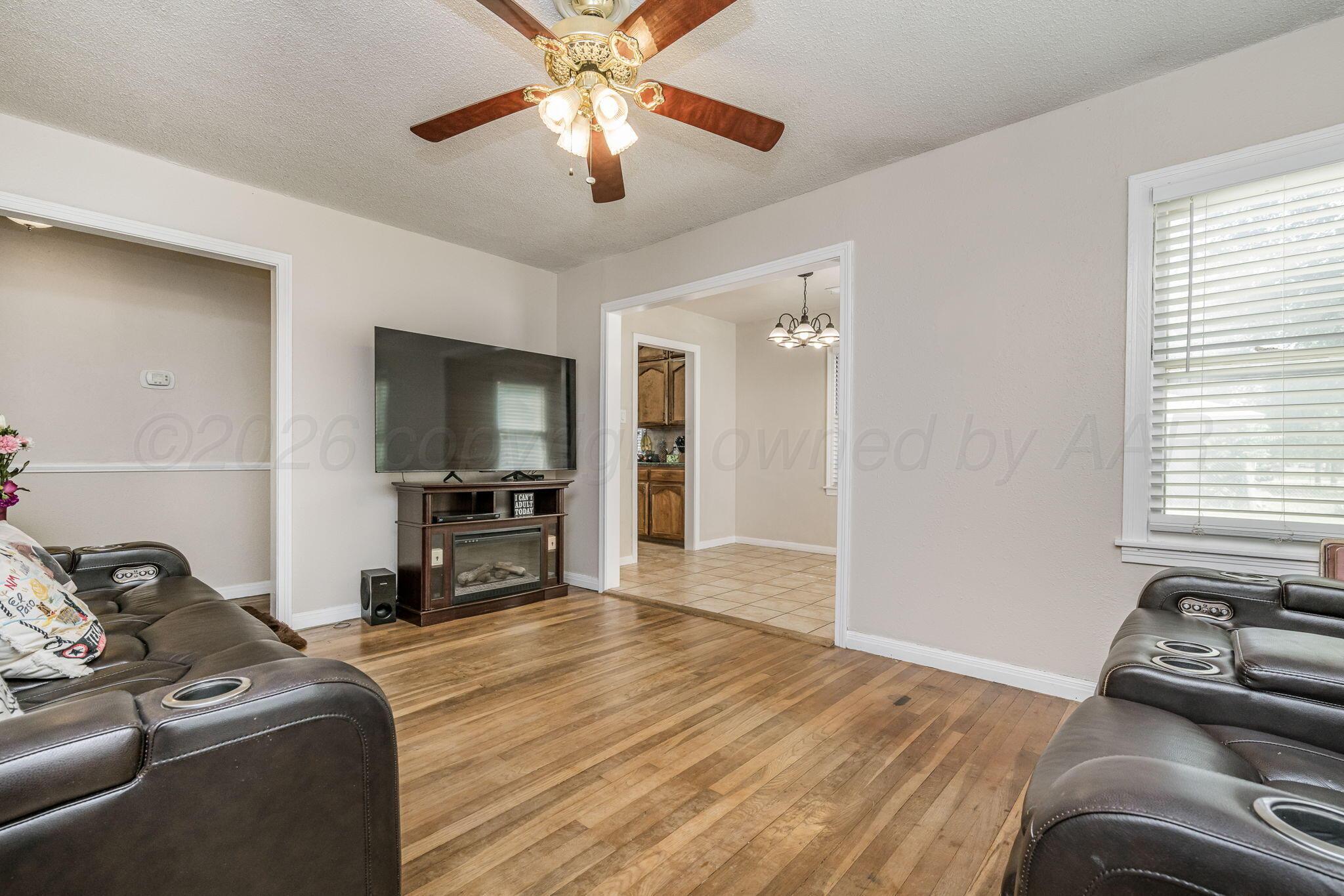 4100 South Lipscomb Street Amarillo, TX 79110 - Photo 5 of 17 Living room
