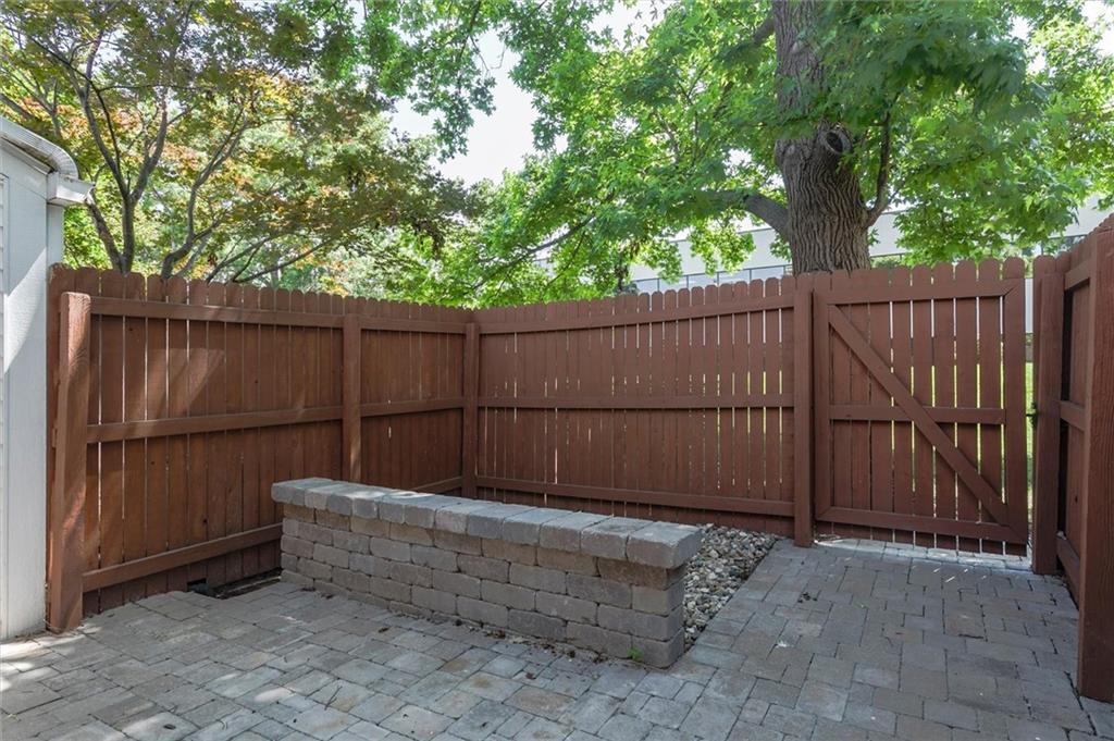 10553 Riley Street Overland Park, KS 66212 - Photo 27 of 34