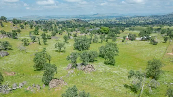 $1,999,000 | 17159 Coyote Pass Lane, Clovis, CA 93619