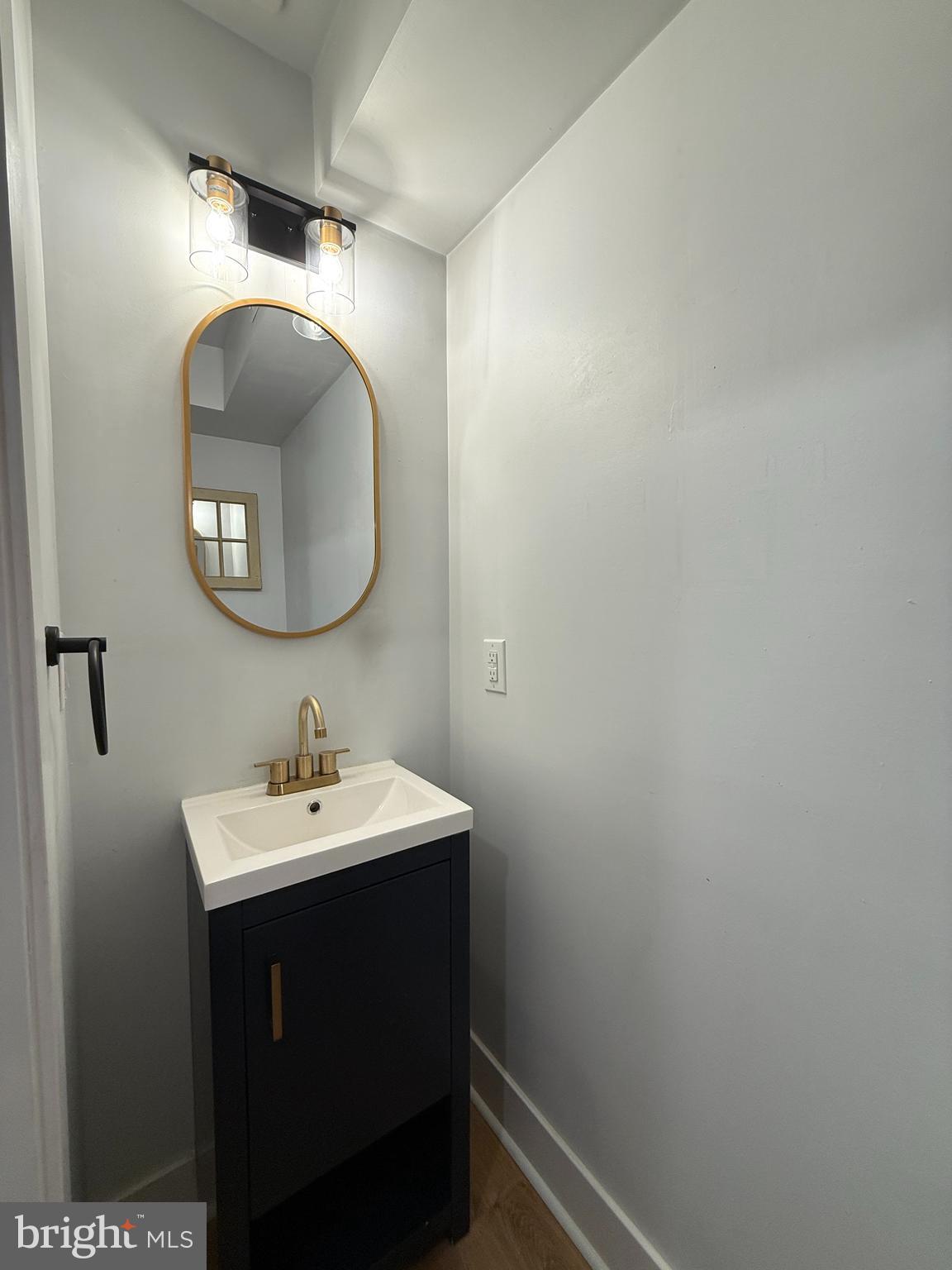 609 Mountain Street Philadelphia, PA 19148 - Photo 12 of 28 1st half bathroom