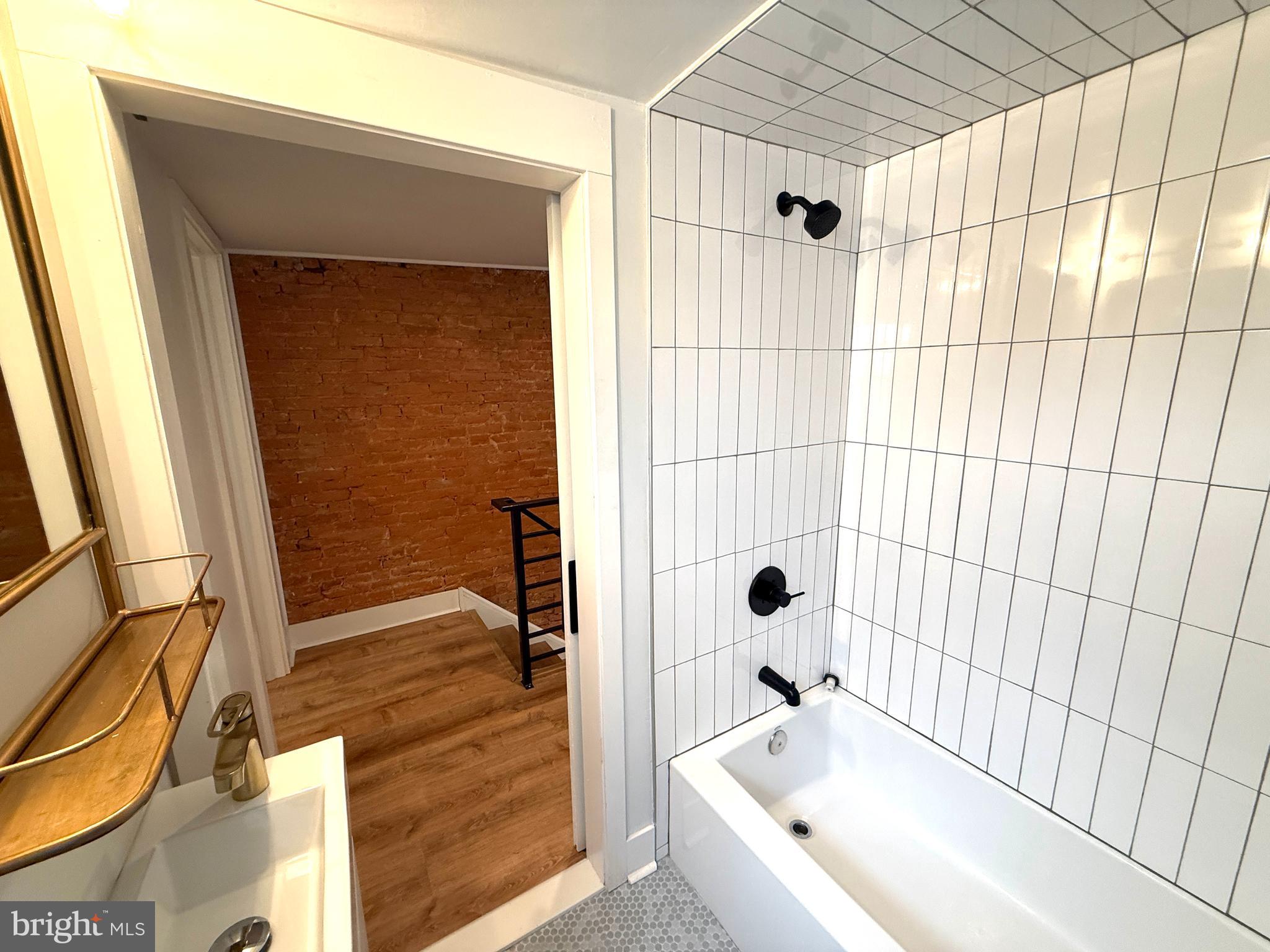 609 Mountain Street Philadelphia, PA 19148 - Photo 14 of 28 Full Bathroom