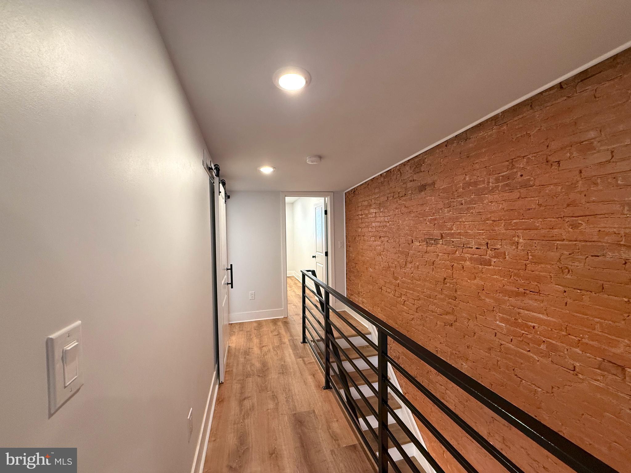 609 Mountain Street Philadelphia, PA 19148 - Photo 18 of 28 Hallway