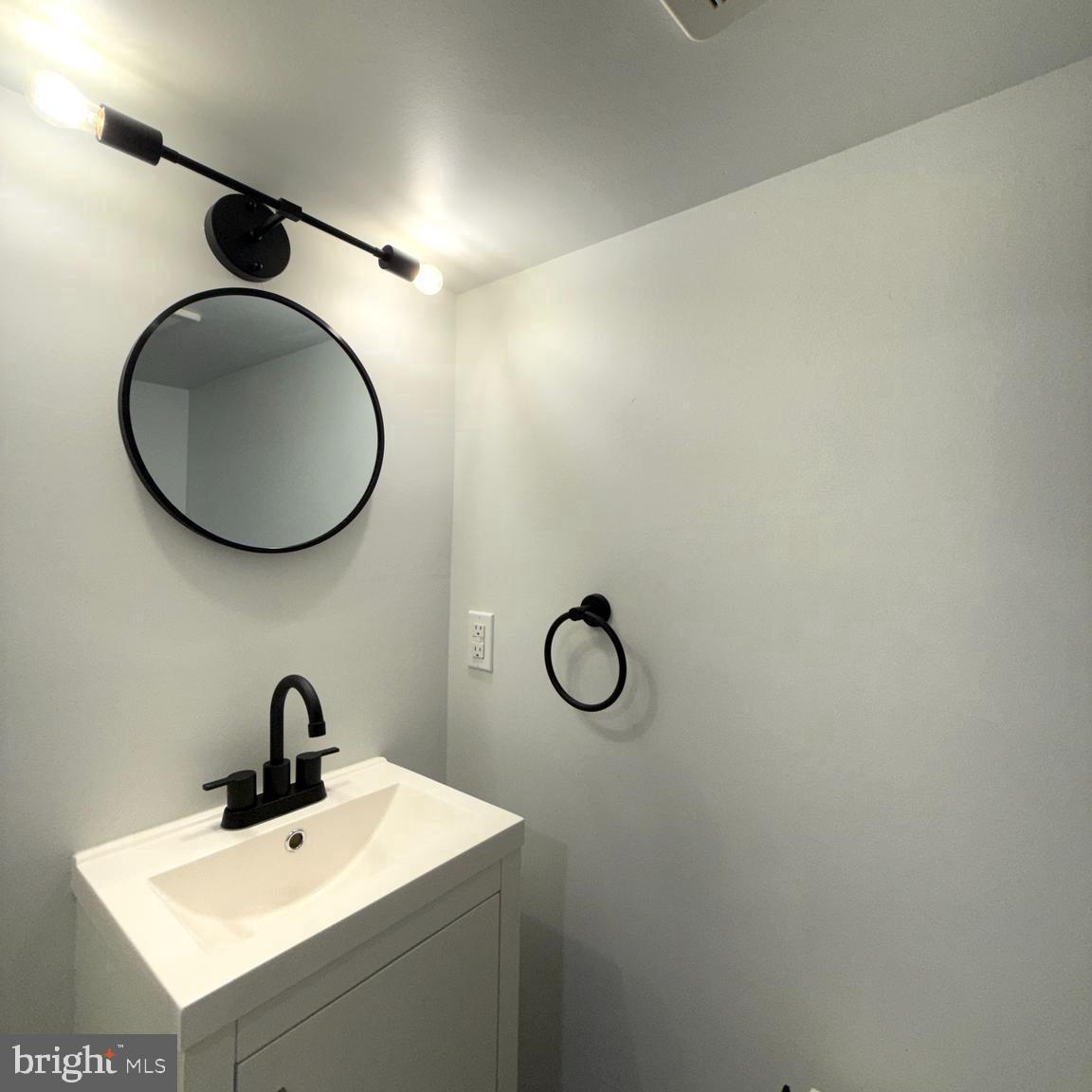 609 Mountain Street Philadelphia, PA 19148 - Photo 26 of 28 Basement bathroom
