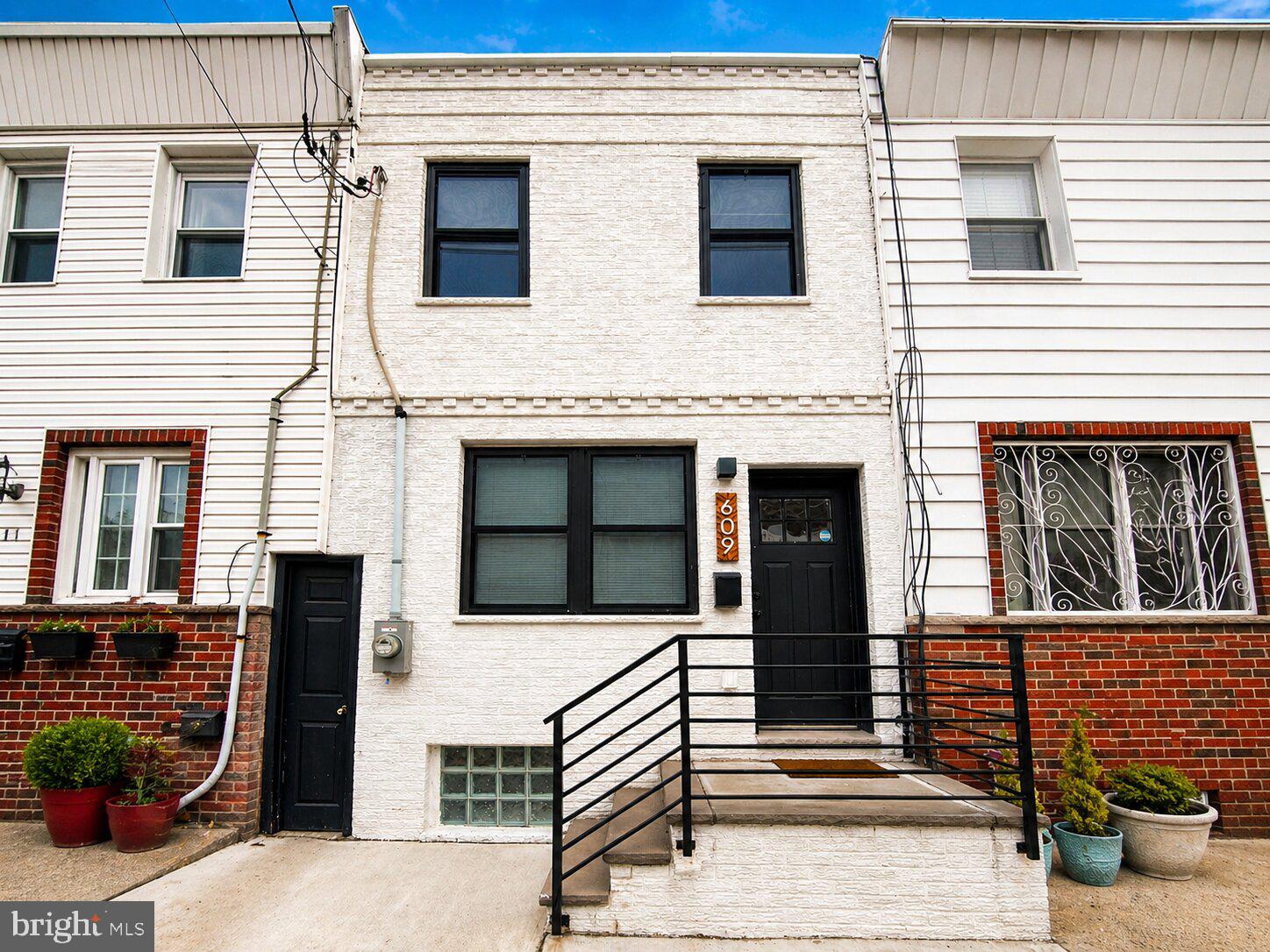 609 Mountain Street Philadelphia, PA 19148 - Photo 3 of 28 Front of the house