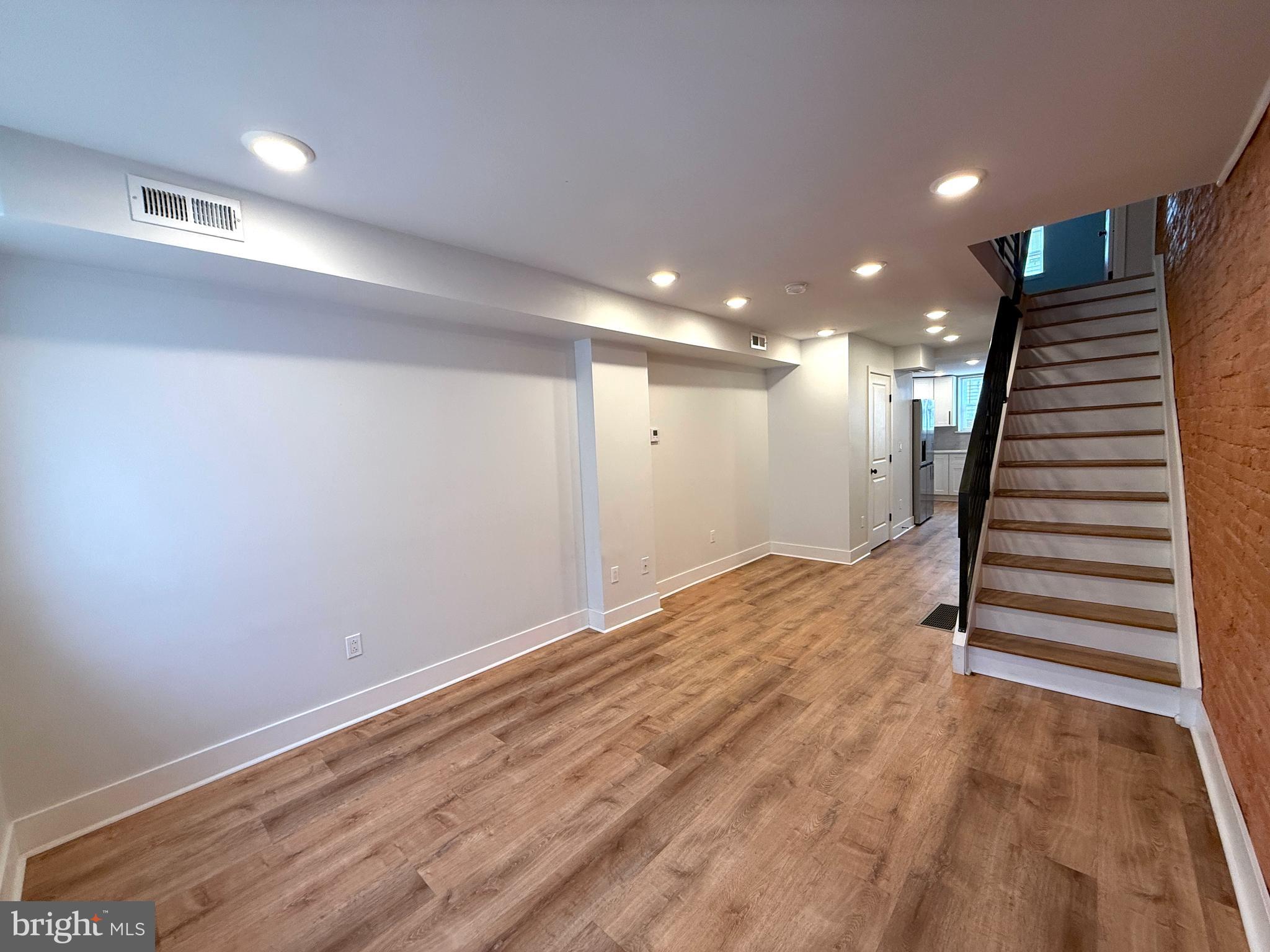 609 Mountain Street Philadelphia, PA 19148 - Photo 4 of 28 Living Room