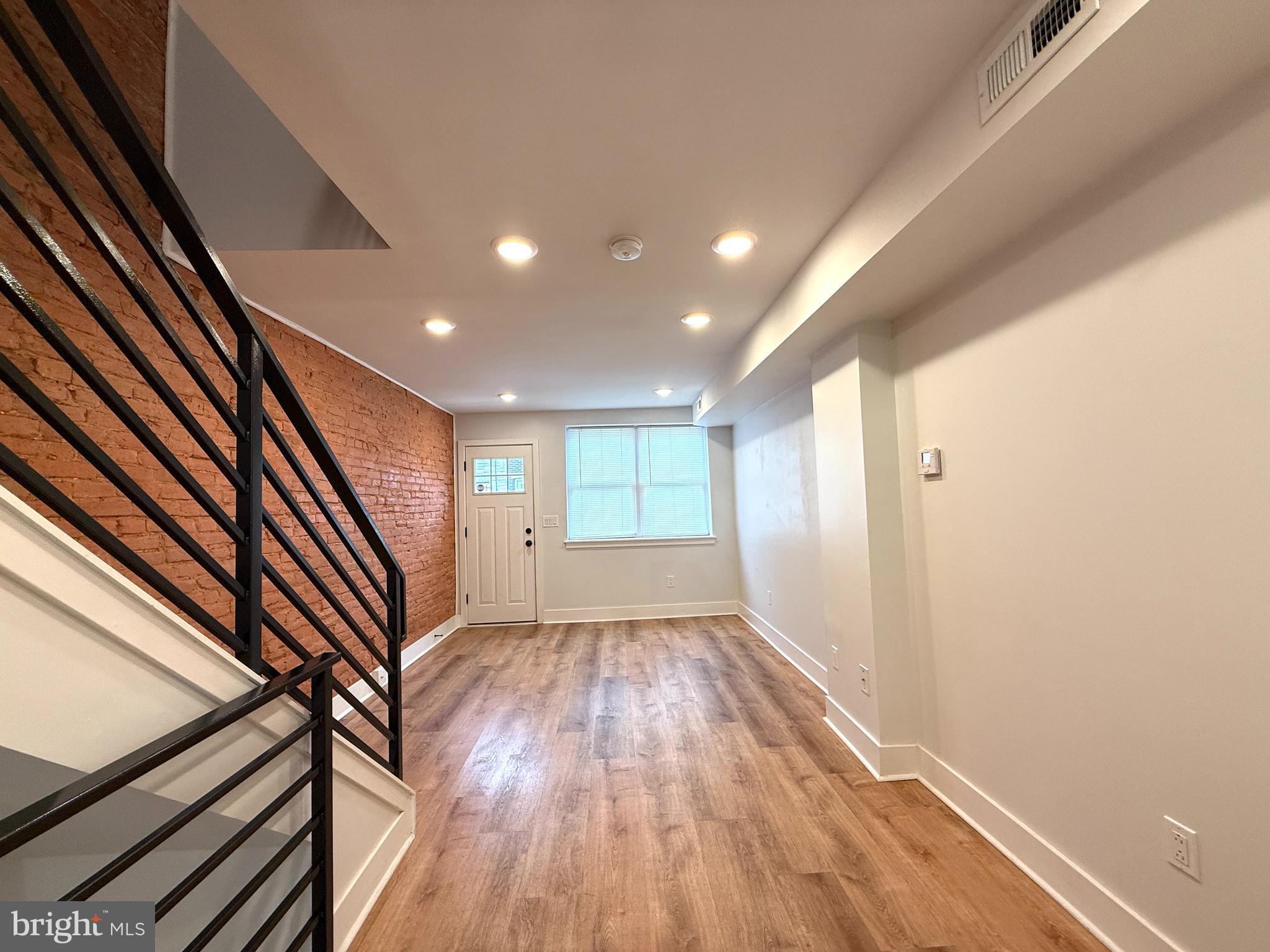 609 Mountain Street Philadelphia, PA 19148 - Photo 6 of 28 Living Room