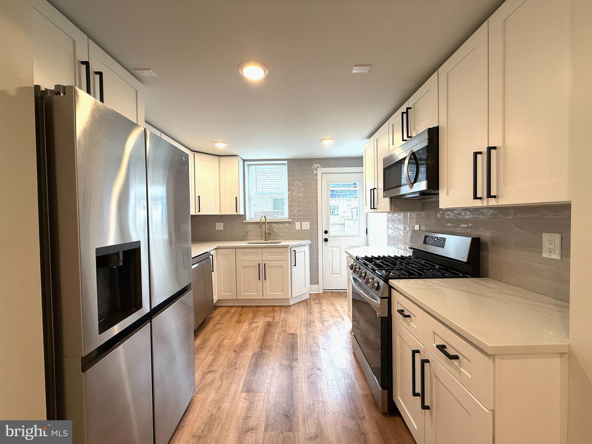 609 Mountain Street Philadelphia, PA 19148 - Photo 7 of 28 Kitchen