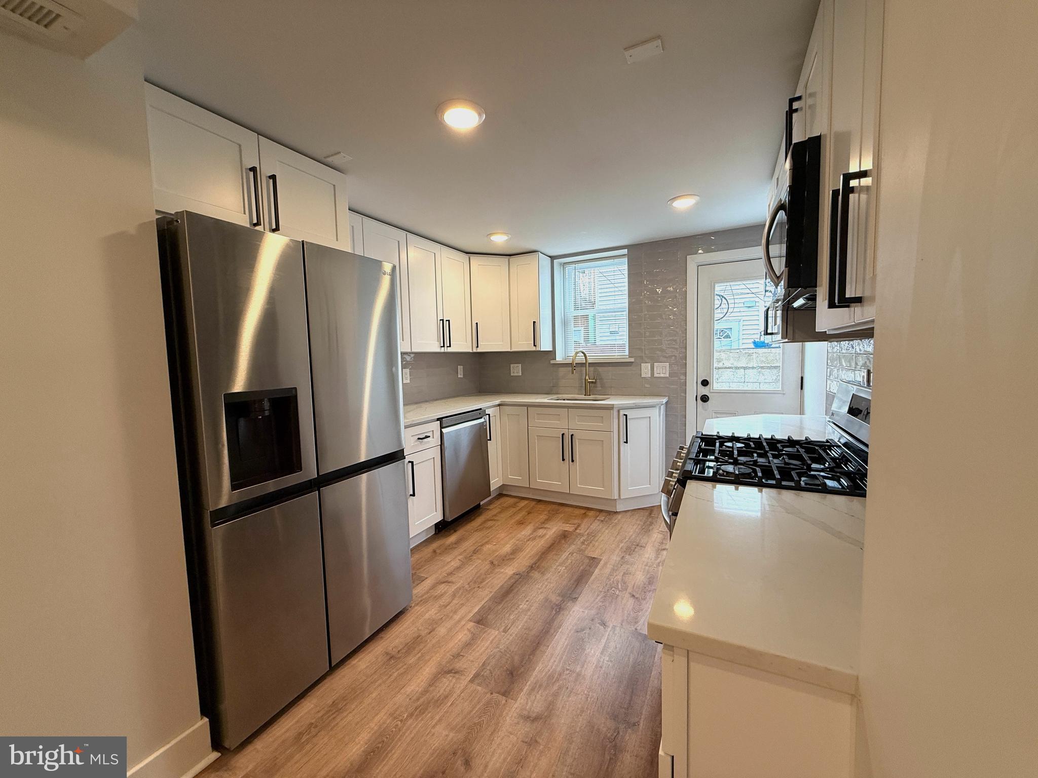 609 Mountain Street Philadelphia, PA 19148 - Photo 8 of 28 Kitchen