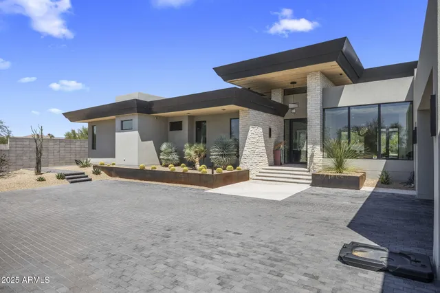 a view of a house with backyard and porch