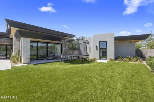 a view of a house with backyard and porch