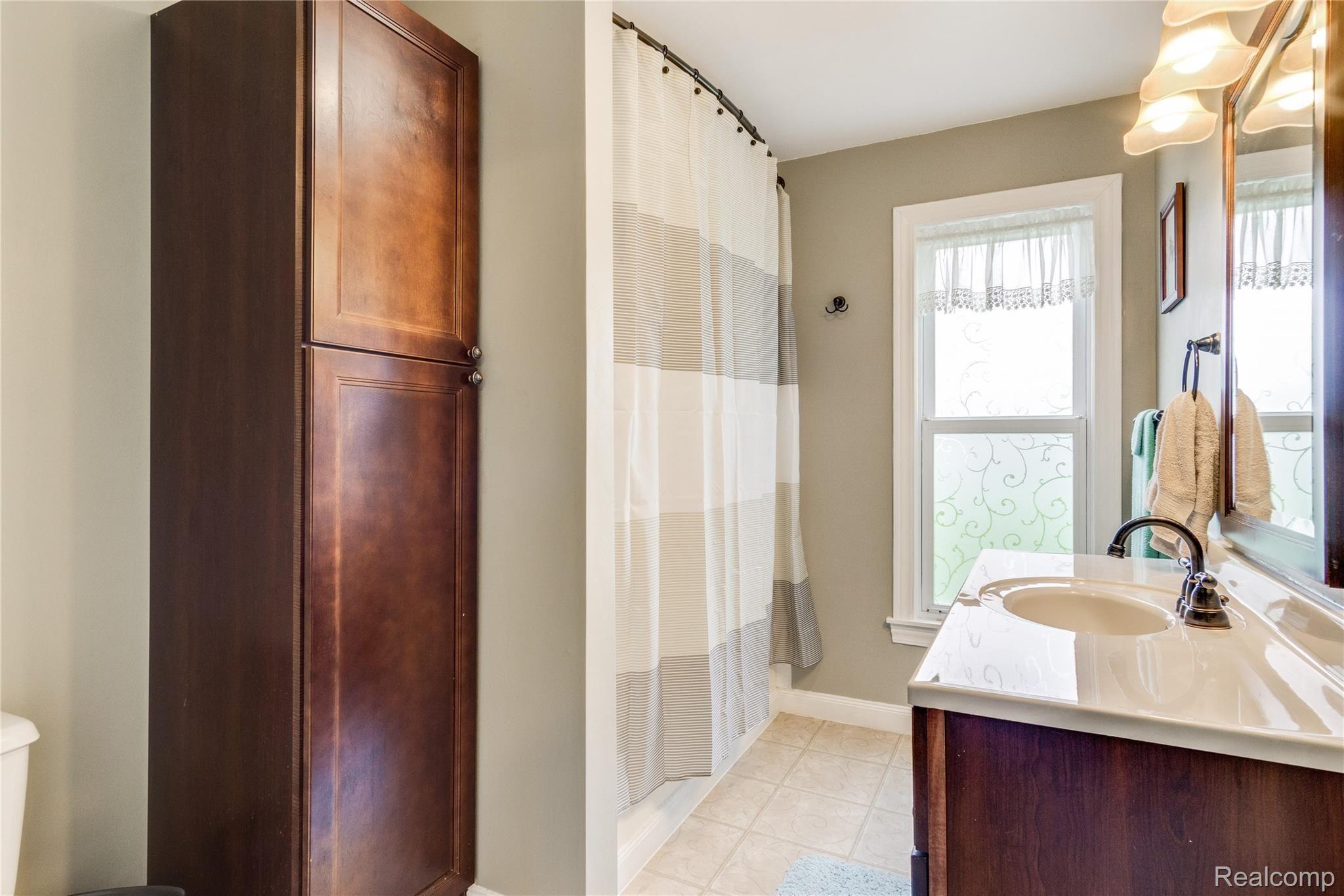 13316 Seymour Road Gaines, MI 48436 - Photo 17 of 35 Interiors (6 of 34).jpg