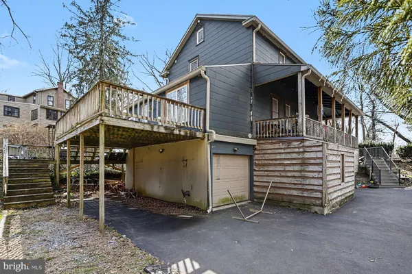 a view of a house with a garage