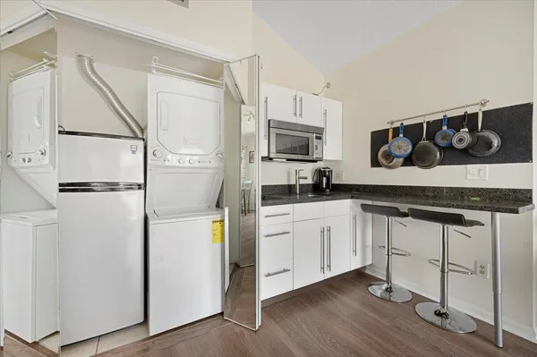 $1,200 | 11863 Wimbledon Circle, Unit 524, Wellington, FL 33414